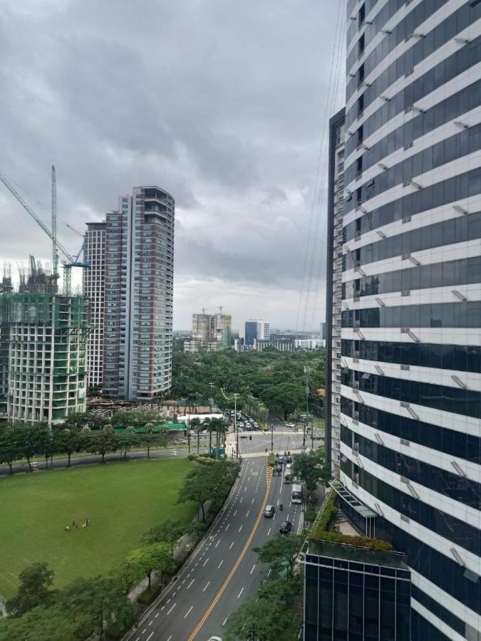 Fort Victoria Condominium Tower C Тагуиг Екстериор снимка